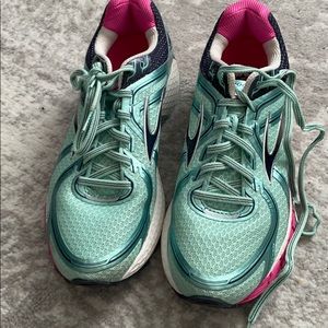 VGUC Brooks Sneakers